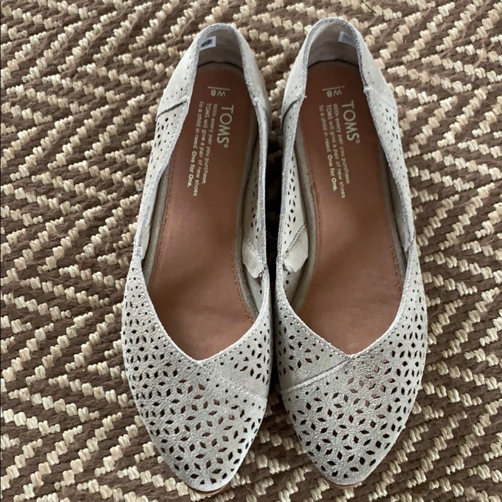 Tom’s “Jutti” Suede Flats